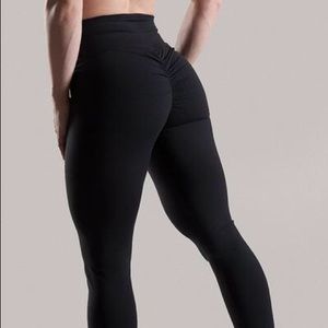 Black Scrunch Butt Leggings